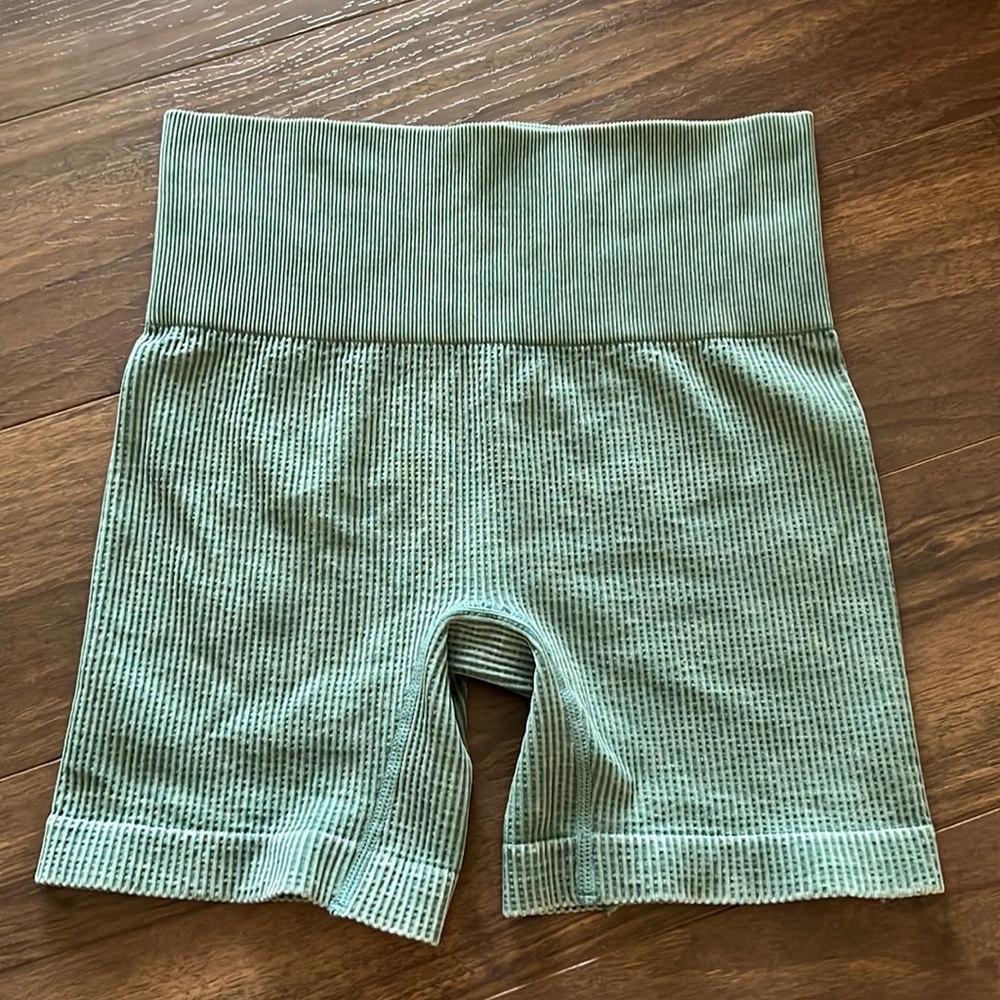 Ribbed Biker Shorts